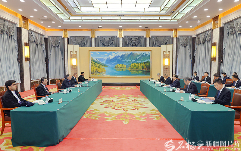 陳小江艾爾肯·吐尼亞孜會(huì)見(jiàn)巴基斯坦規(guī)劃、發(fā)展與特別倡議部部長(zhǎng)阿赫桑·伊克巴爾